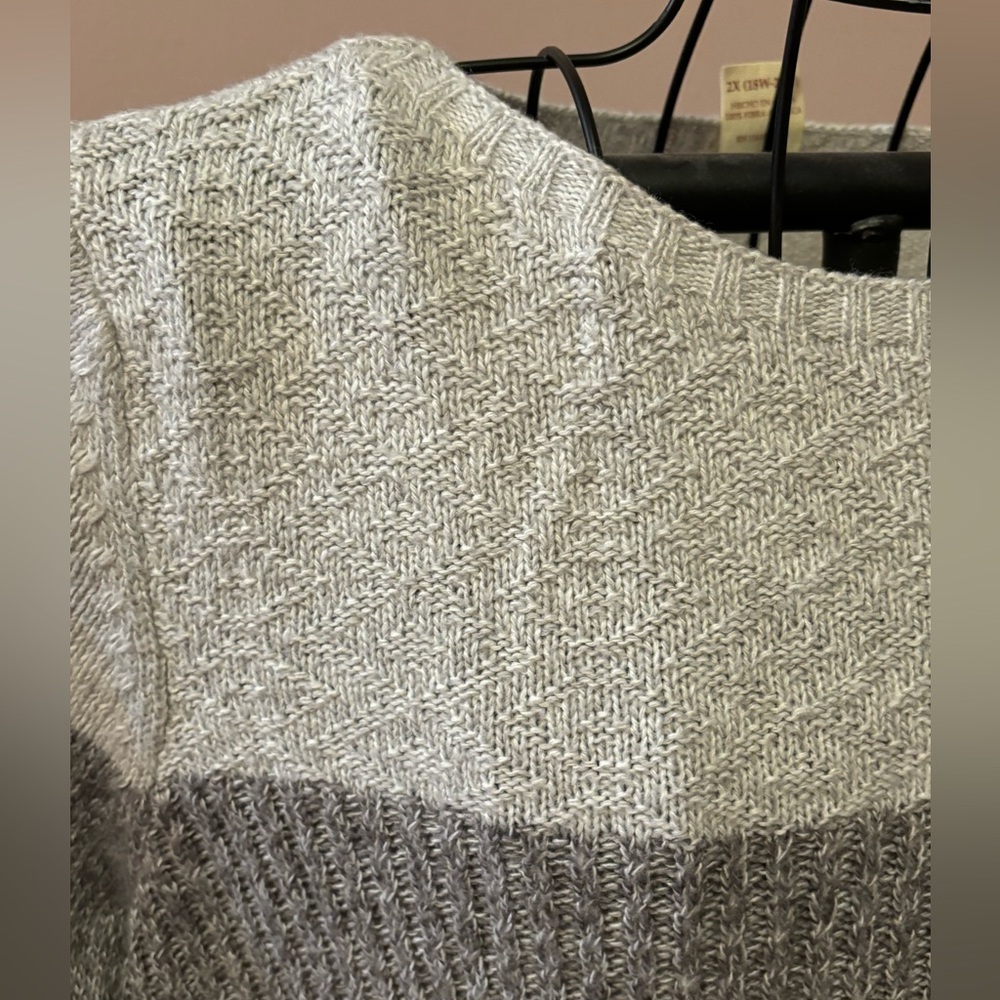 Mixed stitch color blocked sweater - Picture 2 of 5